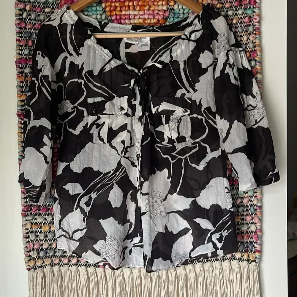 Beautiful like new Max Mara blouse.